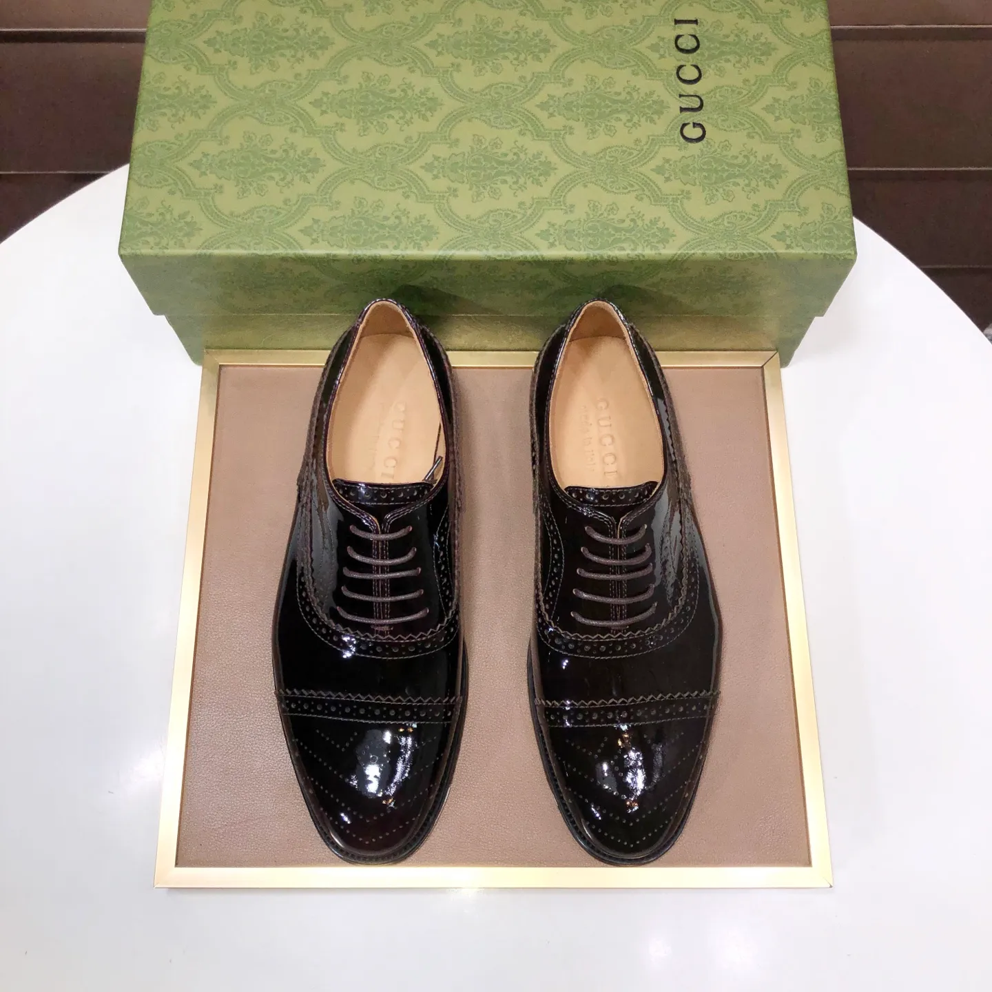 Men's shoes 💰660💰 Brand: GUCCI (Gucci) Standard code: Men's size 38/44 (45/46 can be customized) Grade: Same as the official website Original quality Material: Original cowhide Water-dyed cowhide lining Original rubber outsole Style category: Men's fashionable casual leather shoes Distinguished big-name luxury elements top luxury Color: Actual picture